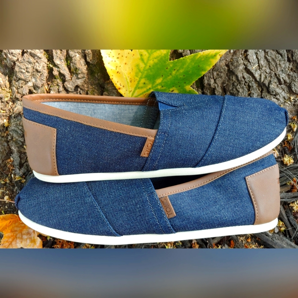NWOT Toms Denim Classics